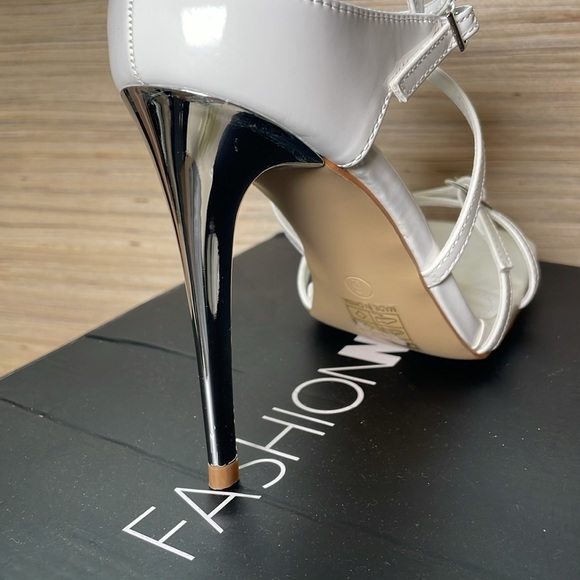 Fashion Nova Leveling Up white Heels size 6 NWB - Picture 5 of 8